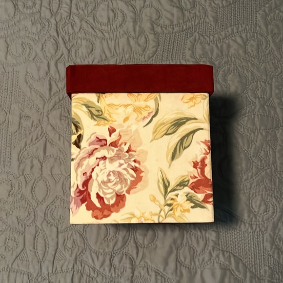 Once Upon a Rose Floral Fabric-Lined Storage Box - Picture 4 of 10